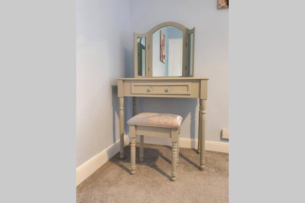 Cosy, Quirky, Comfy 'N' Chic House- Appartamento Swindon Esterno foto
