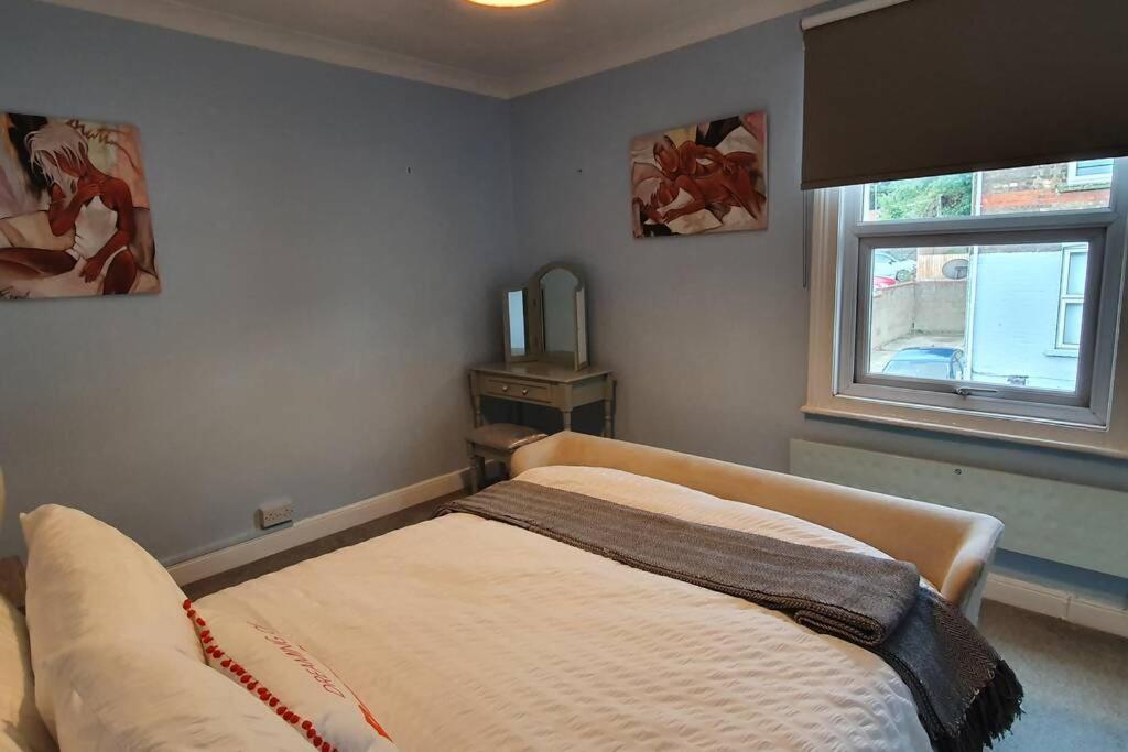 Cosy, Quirky, Comfy 'N' Chic House- Appartamento Swindon Esterno foto